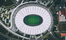 TheShy在拜仁比赛中险胜，赛场氛围高涨引发热议