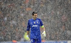 电竞赛场焦点！英格兰队对阵美国队，球星闪耀，全场焦点无人能挡