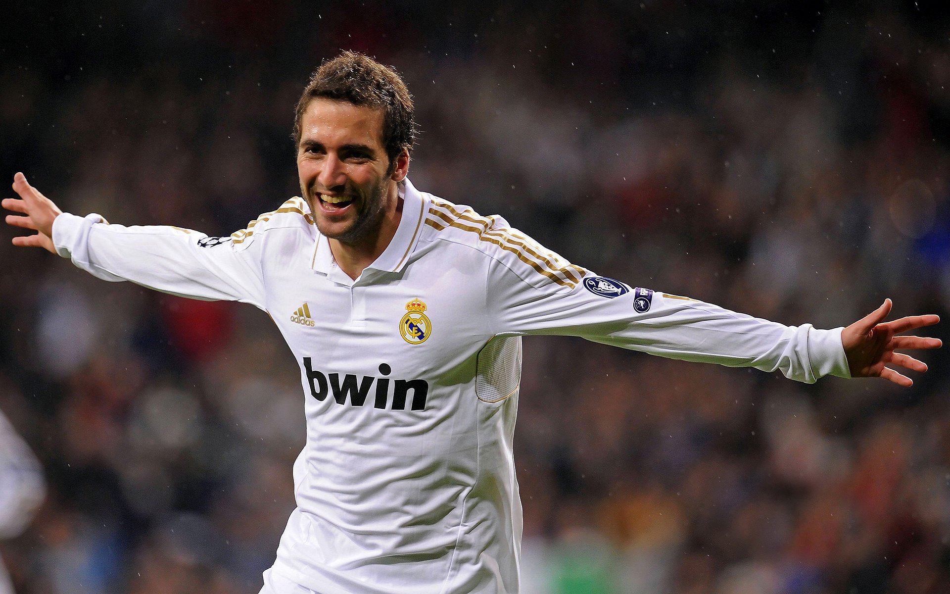 又见绝平！曼联与密尔沃基雄鹿鏖战至终场，维尼修斯读秒救主